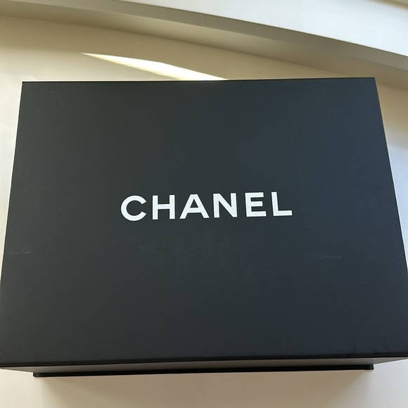 Chanel Jumbo Pink Patent - like new - Picture 12 of 12